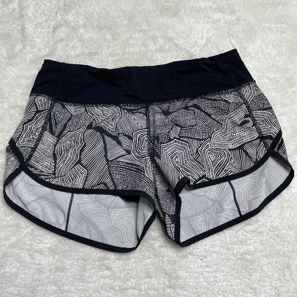 Lululemon Women's Dottie Tribe Geometric Print White Black Speed Shorts Size 4 - Picture 3 of 6